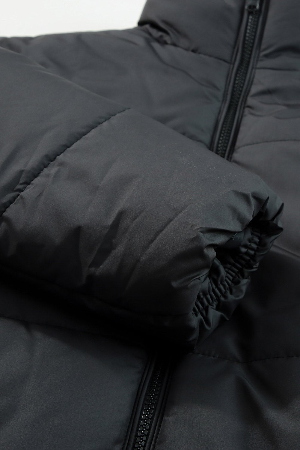 Cropped Puffer Jacket | Lightweight Warmth | Drawstring Hem | Casual Winter Style