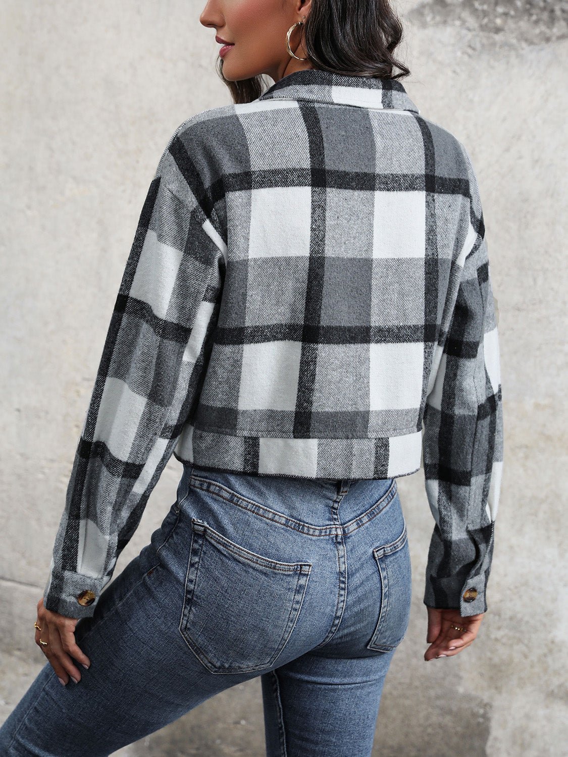 Cropped Plaid Jacket | Trendy Button-Down Design | Lightweight Polyester Blend | Casual Layering