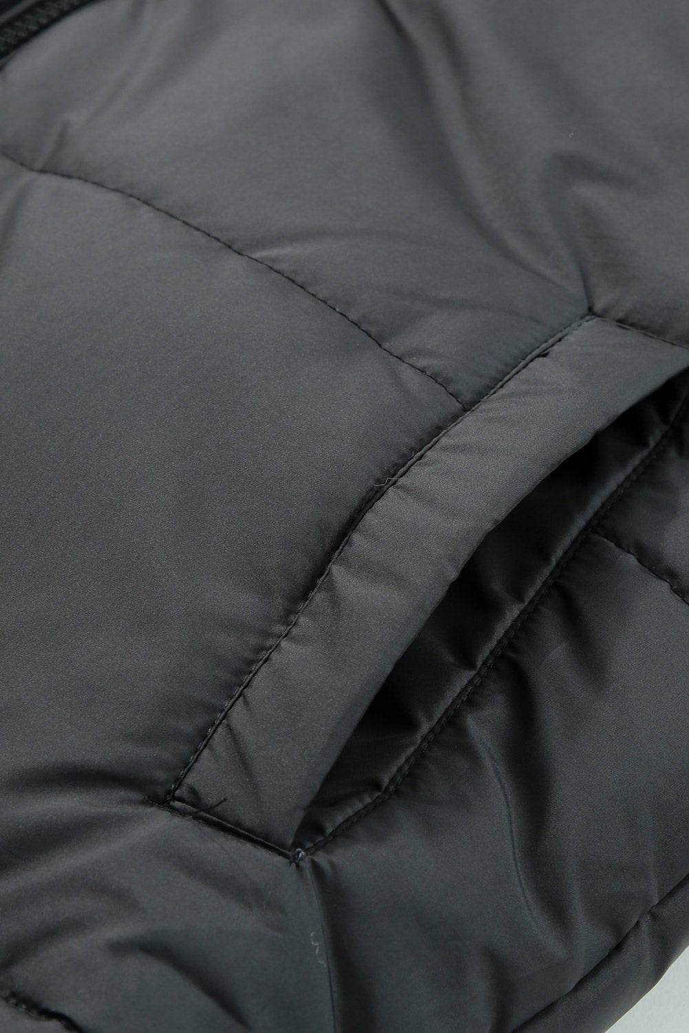 Cropped Puffer Jacket | Lightweight Warmth | Drawstring Hem | Casual Winter Style