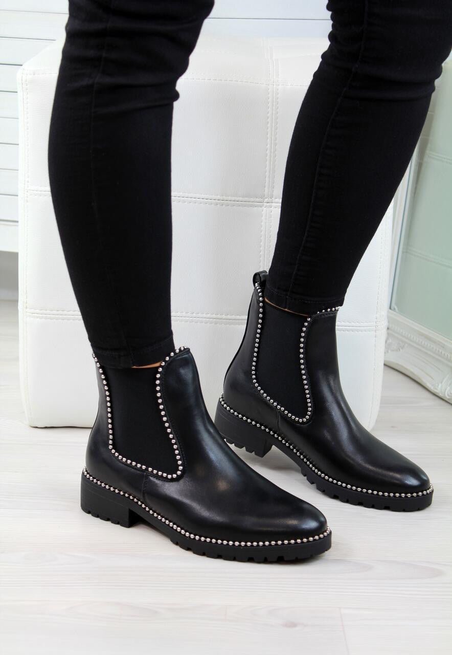 Sleek Chelsea Boots | Glossy Finish | Slip-On Design | Everyday Comfort