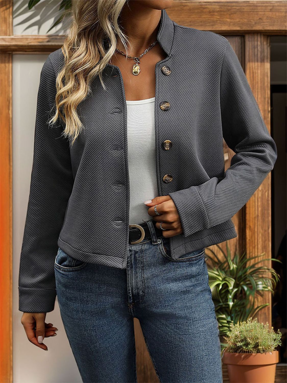 Elegant Button-Front Blazer | Tailored Fit | Lightweight Fabric | Office & Casual Style
