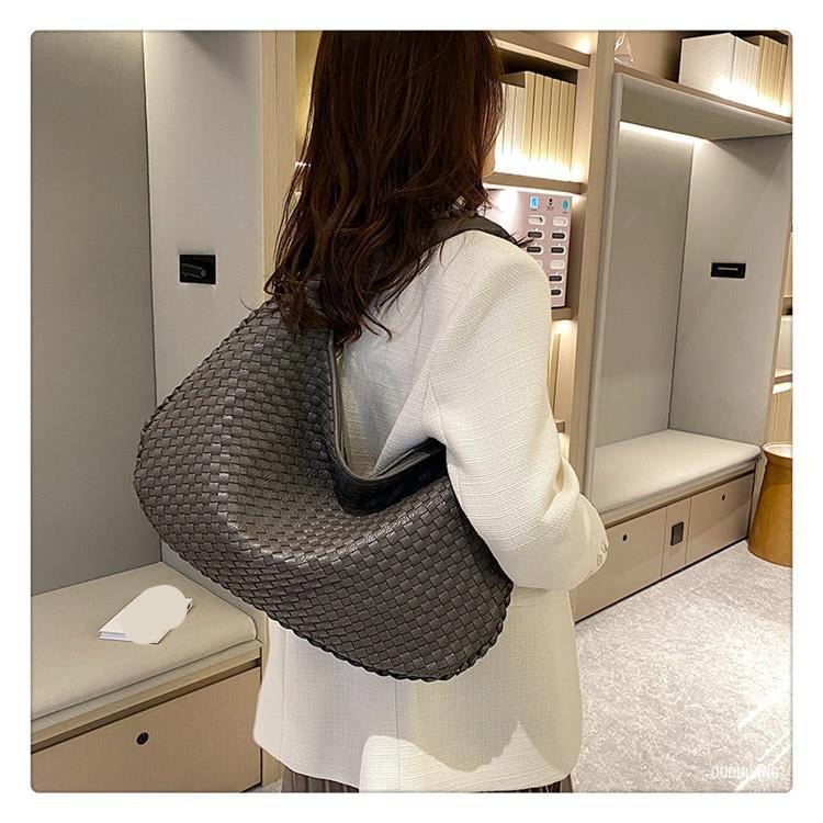 Woven Shoulder Bag | Zipper Closure | Textured Everyday Carry