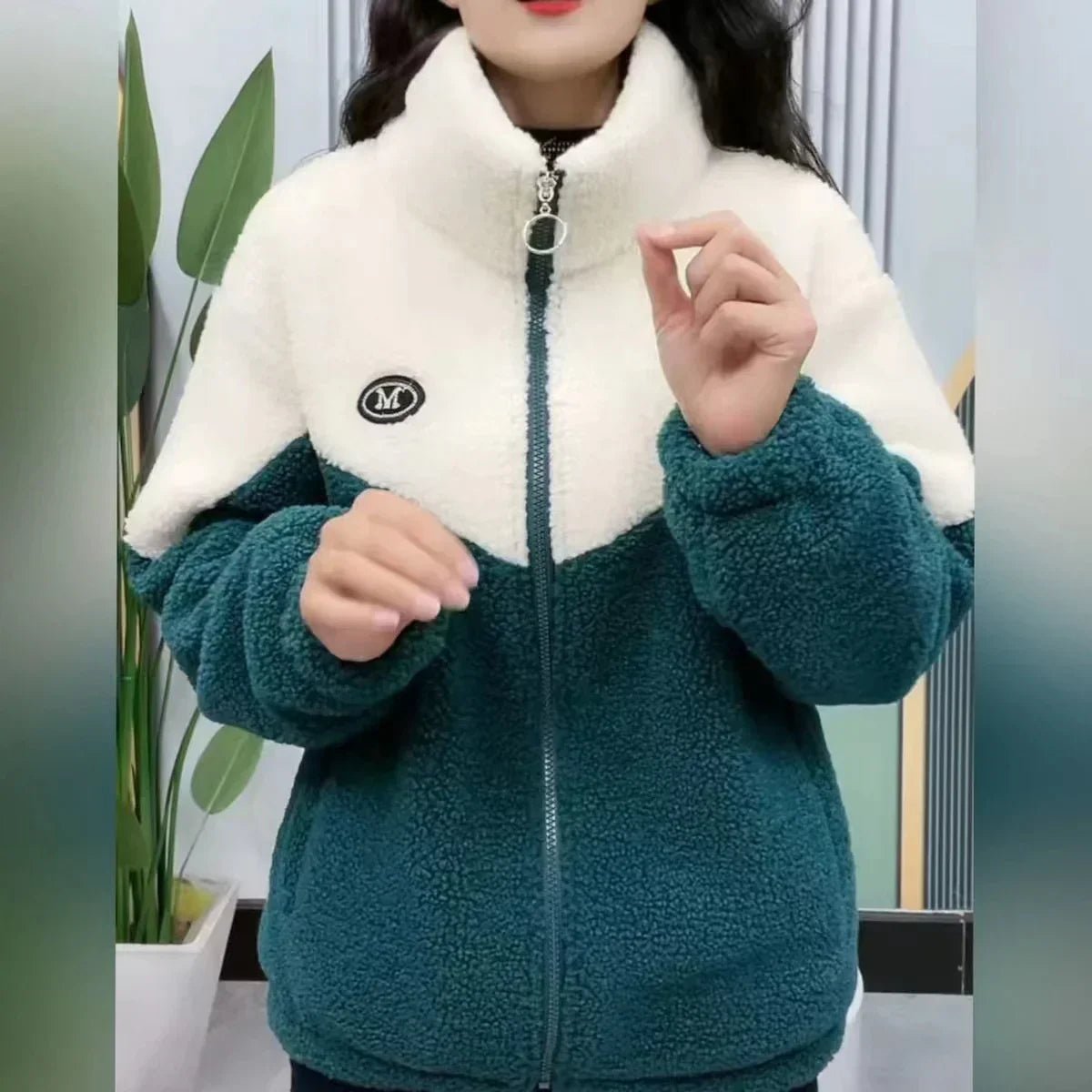 Colour-Blocked Sherpa Jacket | Ultra-Soft Warmth | Zip-Up Design | Winter Casual