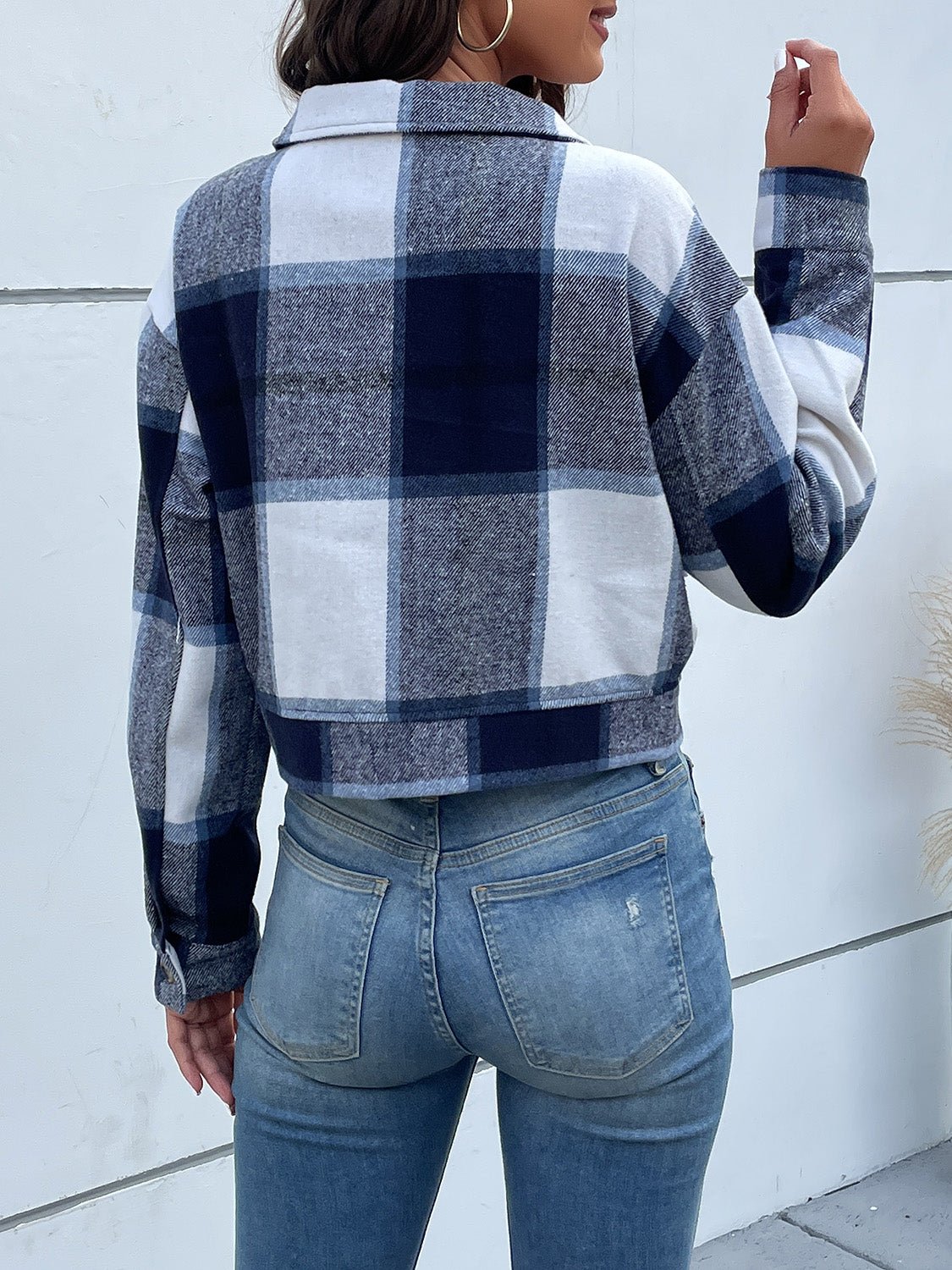 Cropped Plaid Jacket | Trendy Button-Down Design | Lightweight Polyester Blend | Casual Layering