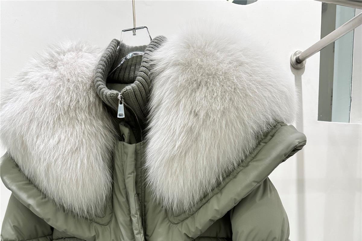 Faux Fur Trim Puffer Jacket | Luxe Winter Warmth | Short Quilted Design | Cold-Weather Essential