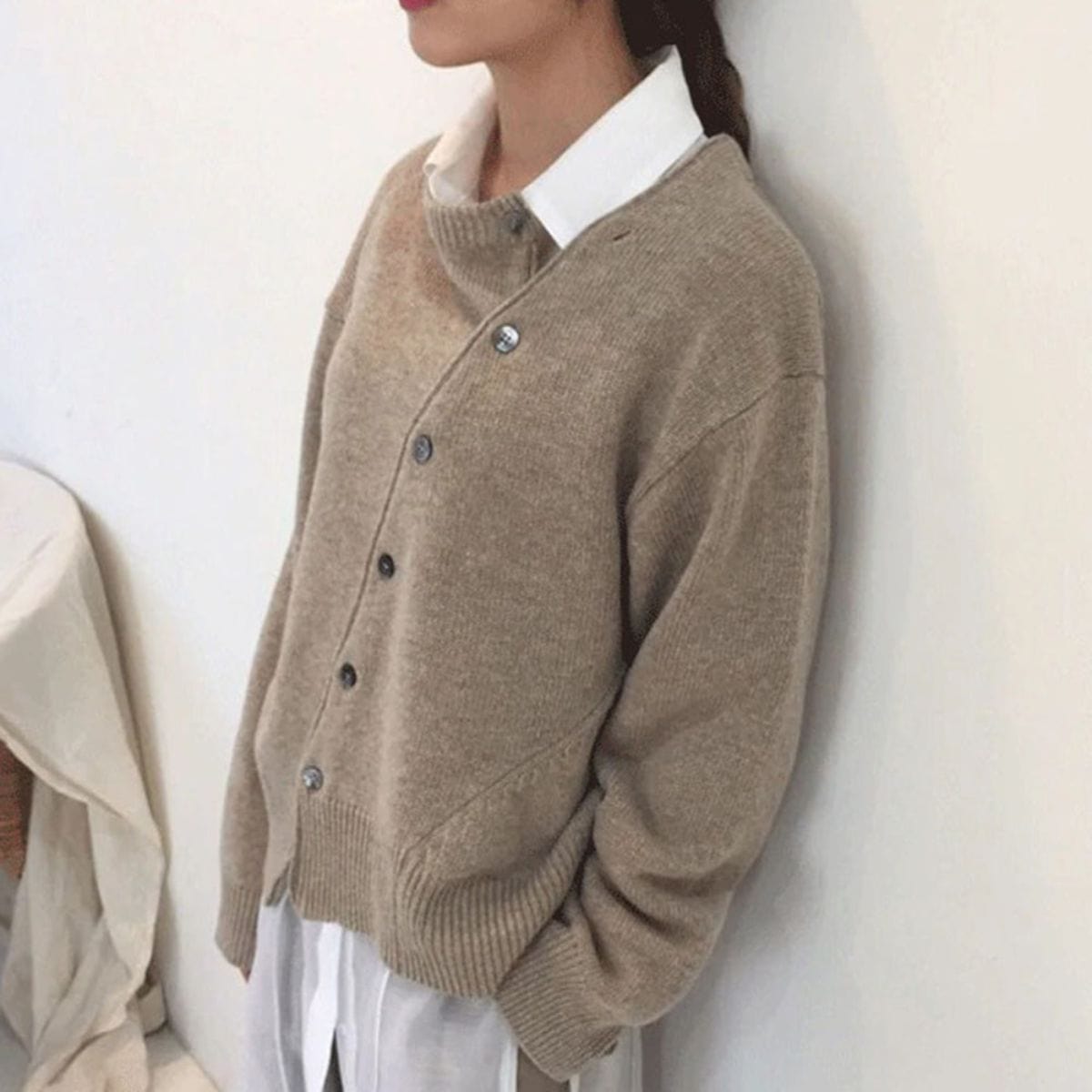 Classic Button-Up Cardigan | Soft Wool Blend | Relaxed Fit | Timeless Wardrobe Staple