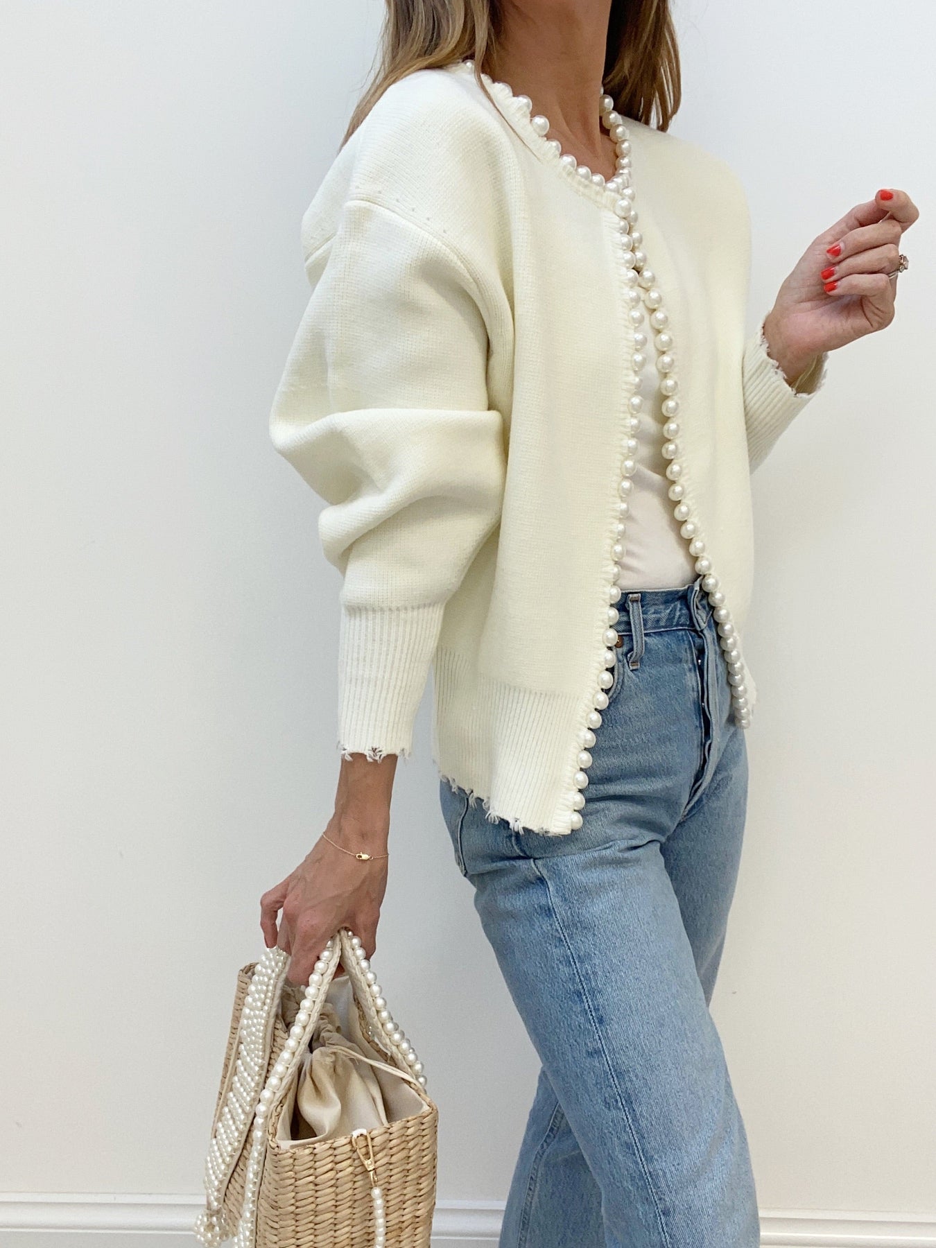 Scallop-Edge Knit Cardigan | Feminine Details | Soft Knit Blend | Everyday Elegance