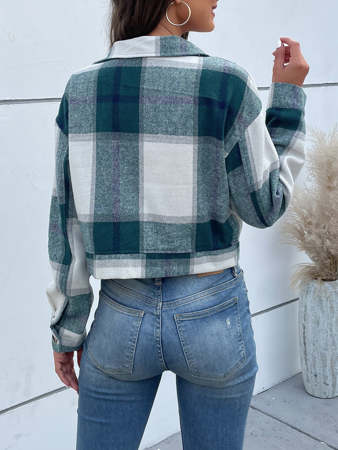 Cropped Plaid Jacket | Trendy Button-Down Design | Lightweight Polyester Blend | Casual Layering