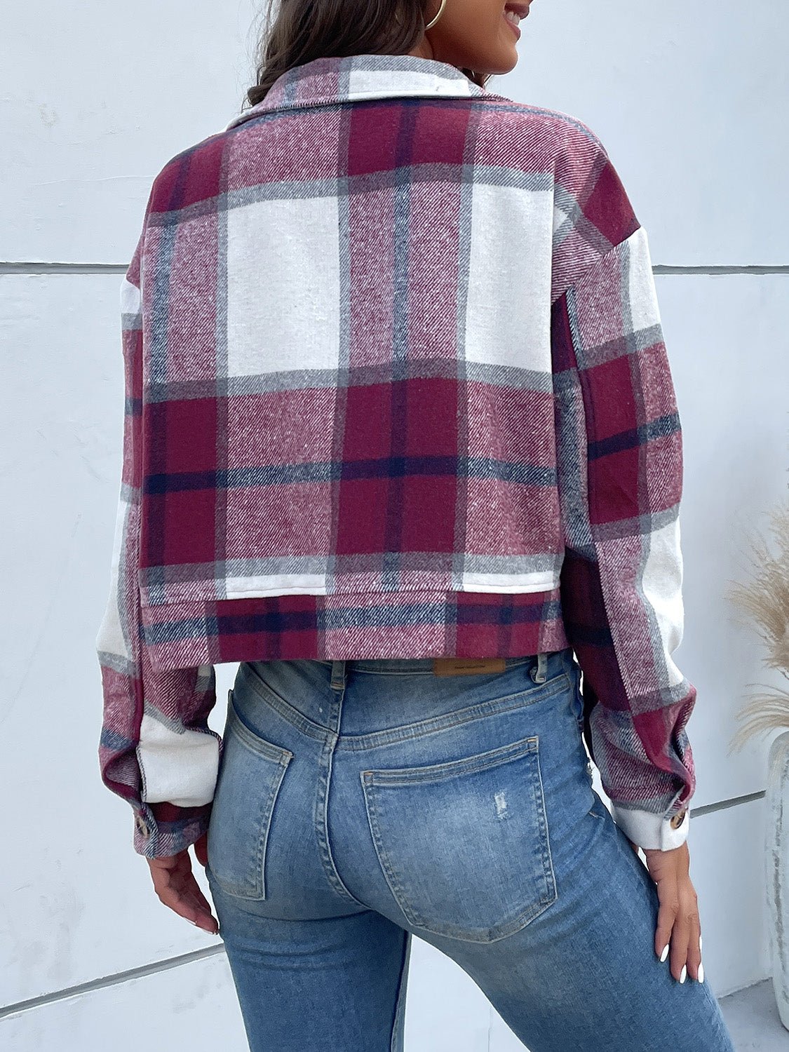 Cropped Plaid Jacket | Trendy Button-Down Design | Lightweight Polyester Blend | Casual Layering