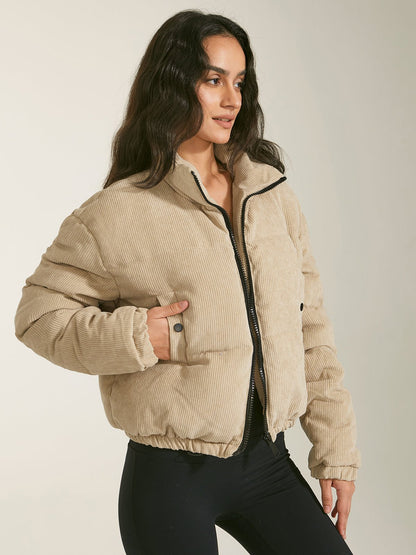 Cropped Puffer Jacket | Lightweight Insulation | Neutral Beige | Winter Casual