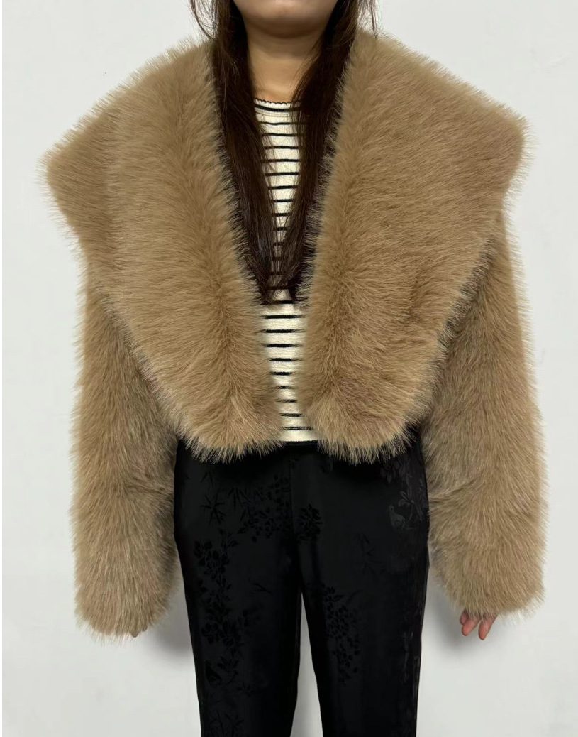 Cropped Faux Fur Jacket | Glamorous Evening Layer | Polyester Blend | Chic Winter Wear