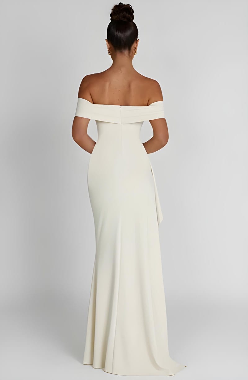 Off-Shoulder Evening Gown | Thigh-High Slit | Elegant Formal Dress
