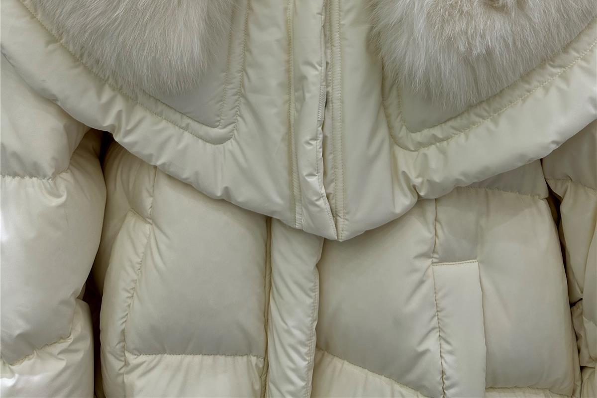 Faux Fur Trim Puffer Jacket | Luxe Winter Warmth | Short Quilted Design | Cold-Weather Essential