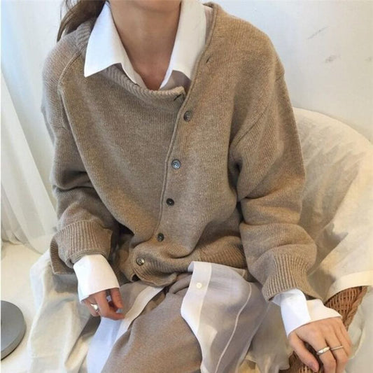 Classic Button-Up Cardigan | Soft Wool Blend | Relaxed Fit | Timeless Wardrobe Staple