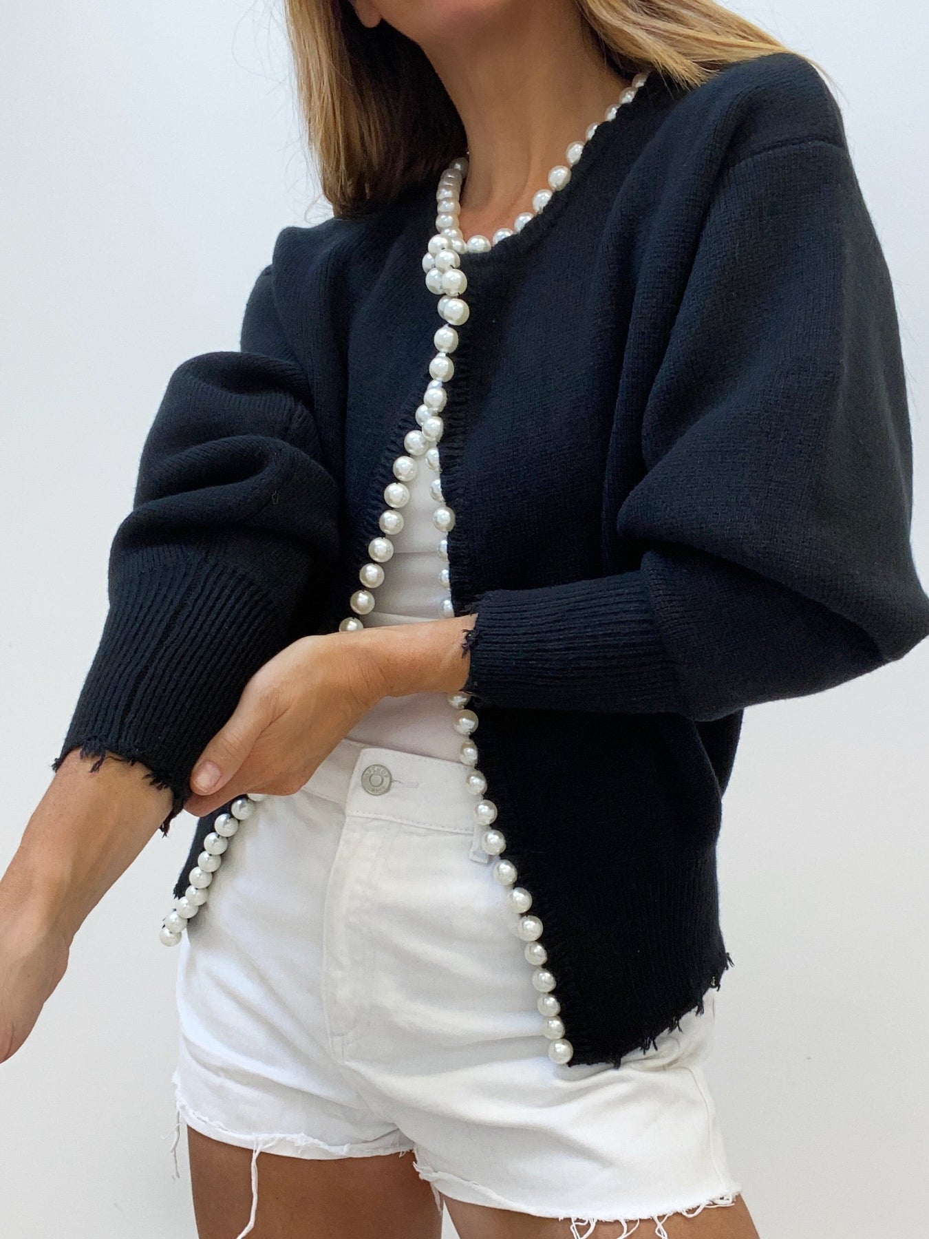 Scallop-Edge Knit Cardigan | Feminine Details | Soft Knit Blend | Everyday Elegance